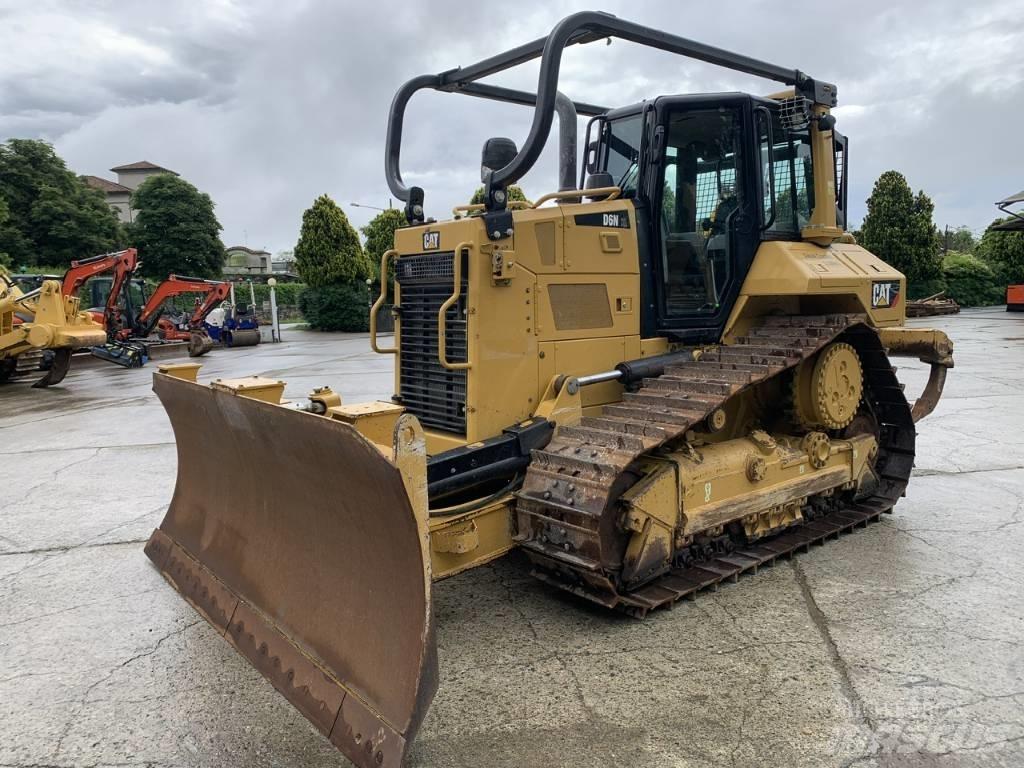 CAT D 6 N XL Верижни булдозери
