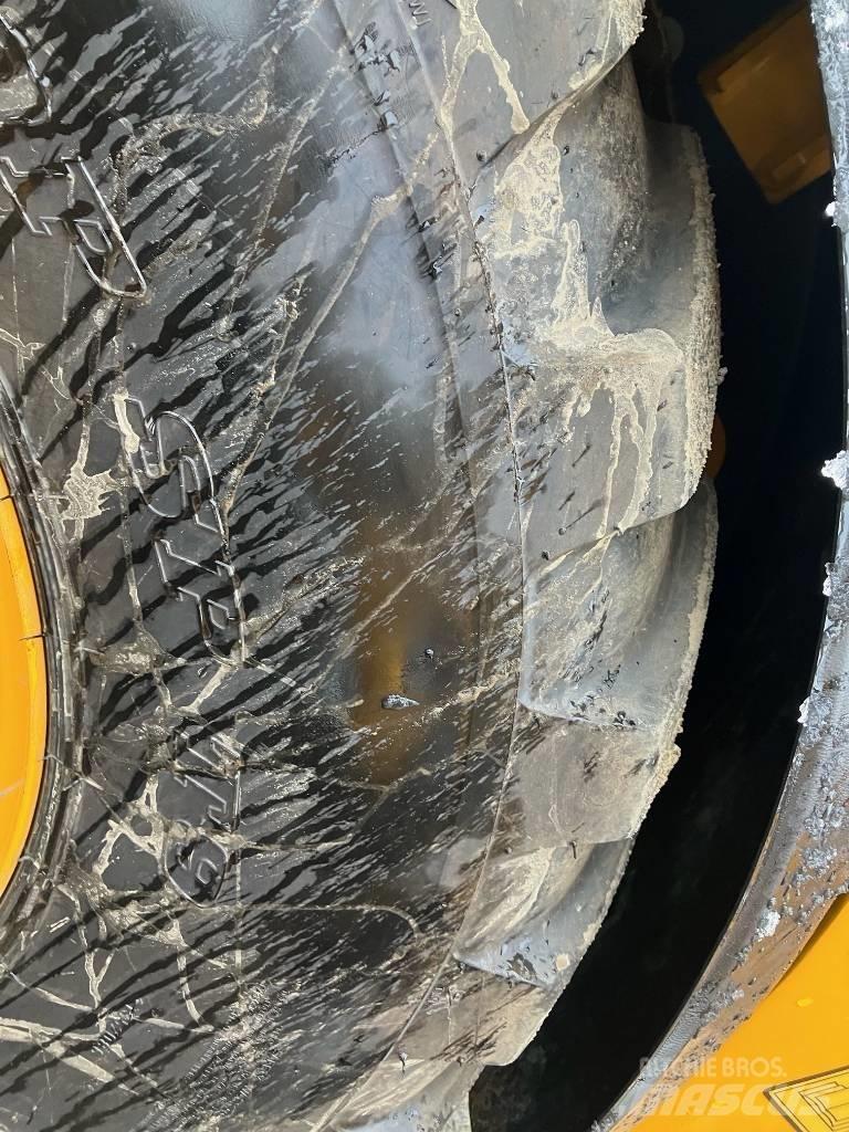 JCB 409 Колесни товарачи