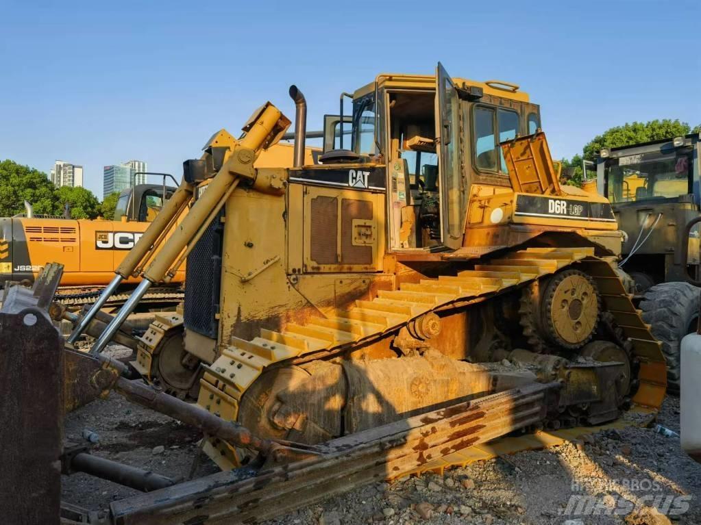 CAT D 6 R Верижни булдозери
