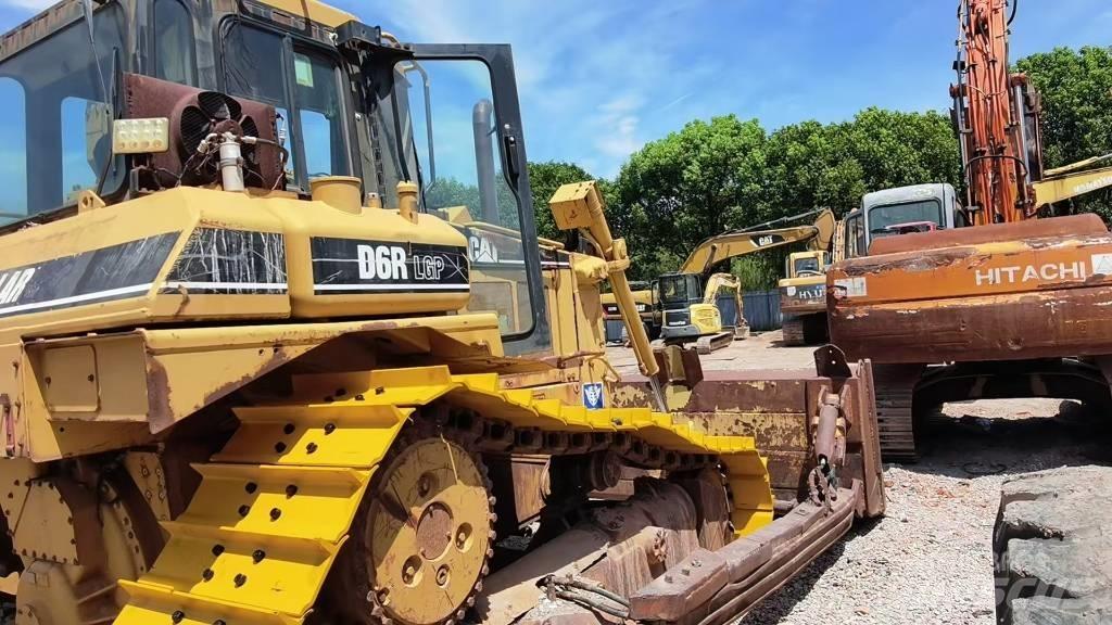 CAT D 6 R Верижни булдозери
