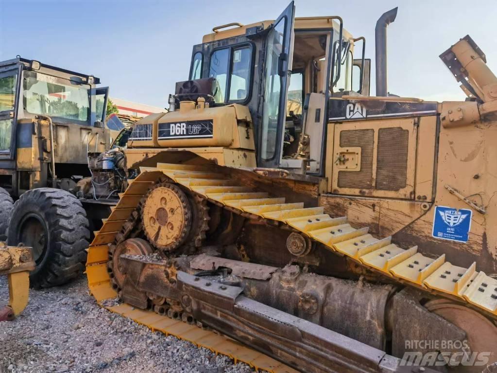 CAT D 6 R Верижни булдозери

