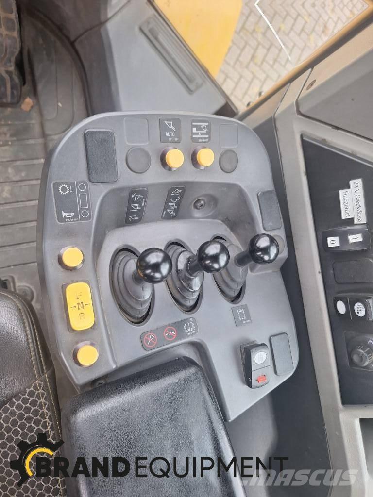 CAT 950M Колесни товарачи