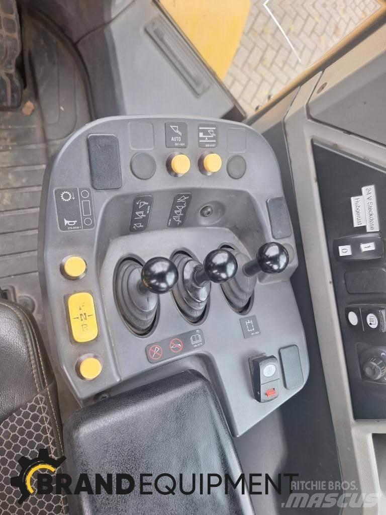 CAT 950M Колесни товарачи