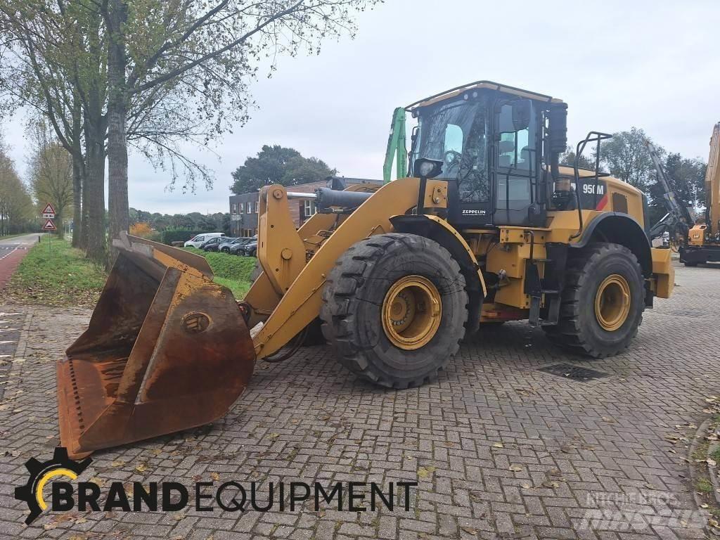 CAT 950M Колесни товарачи