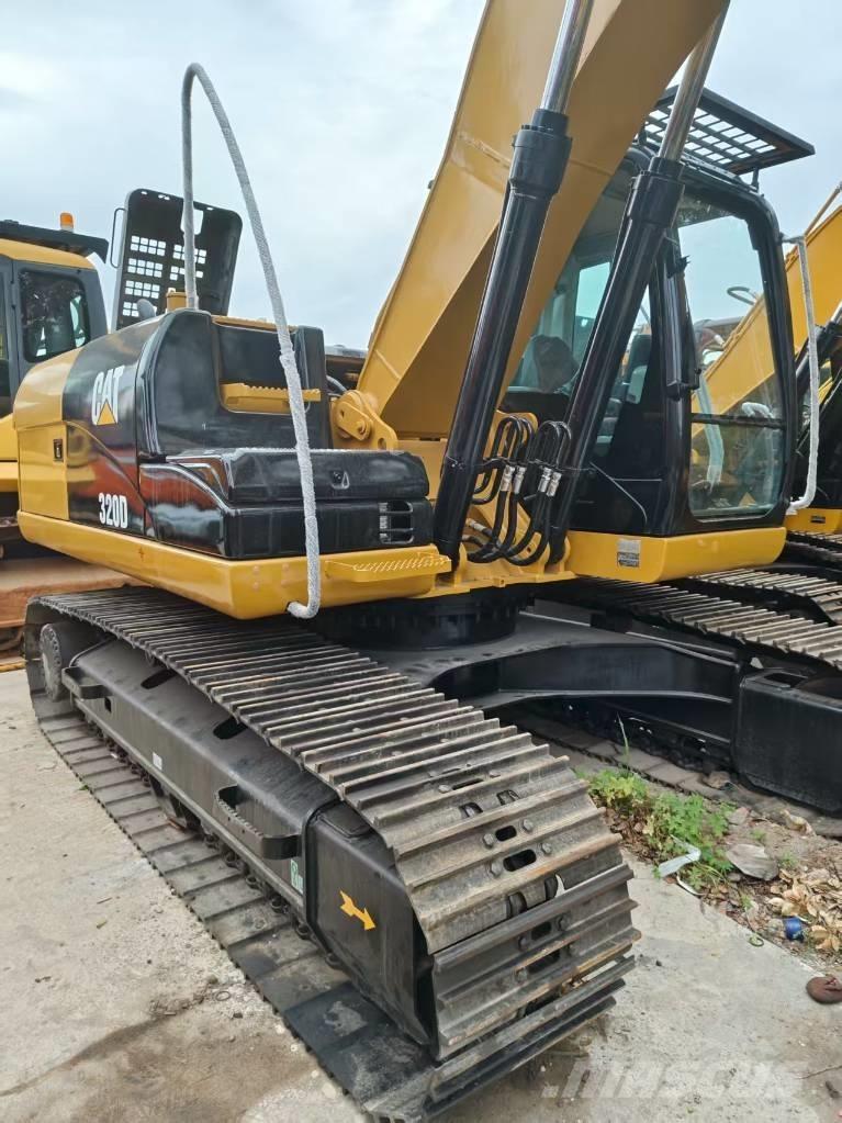 CAT 320 D Верижен екскаватор