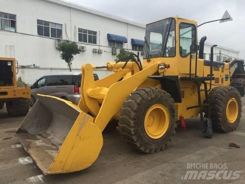 Komatsu WA 320 Товарач със заден ексватор