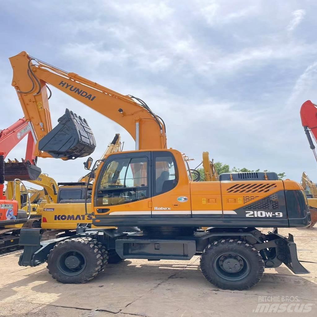 Hyundai R210W-9 Колесни екскаватори