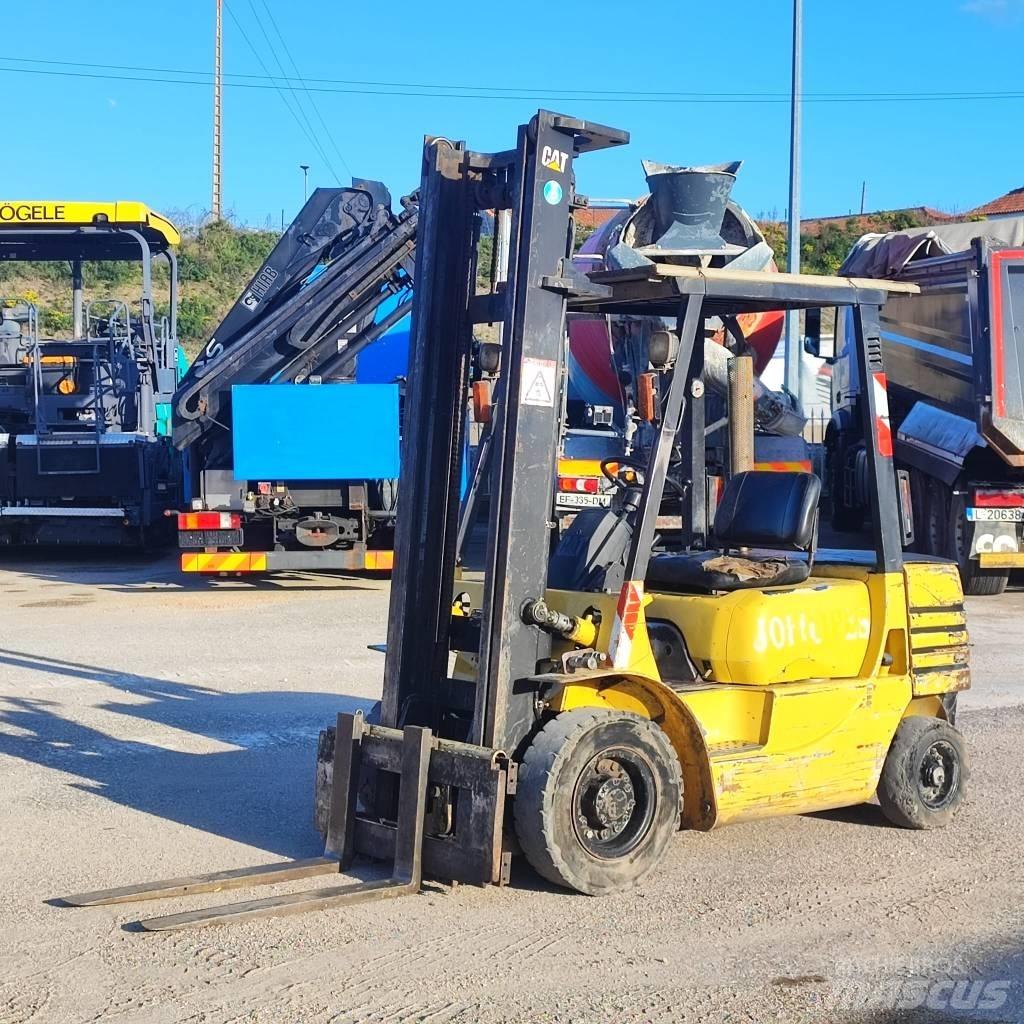CAT DP 25 Дизелови камиони
