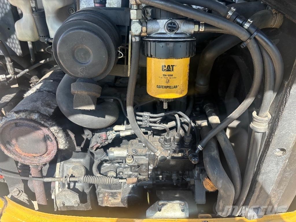CAT 302.7 D Мини екскаватори < 7 т
