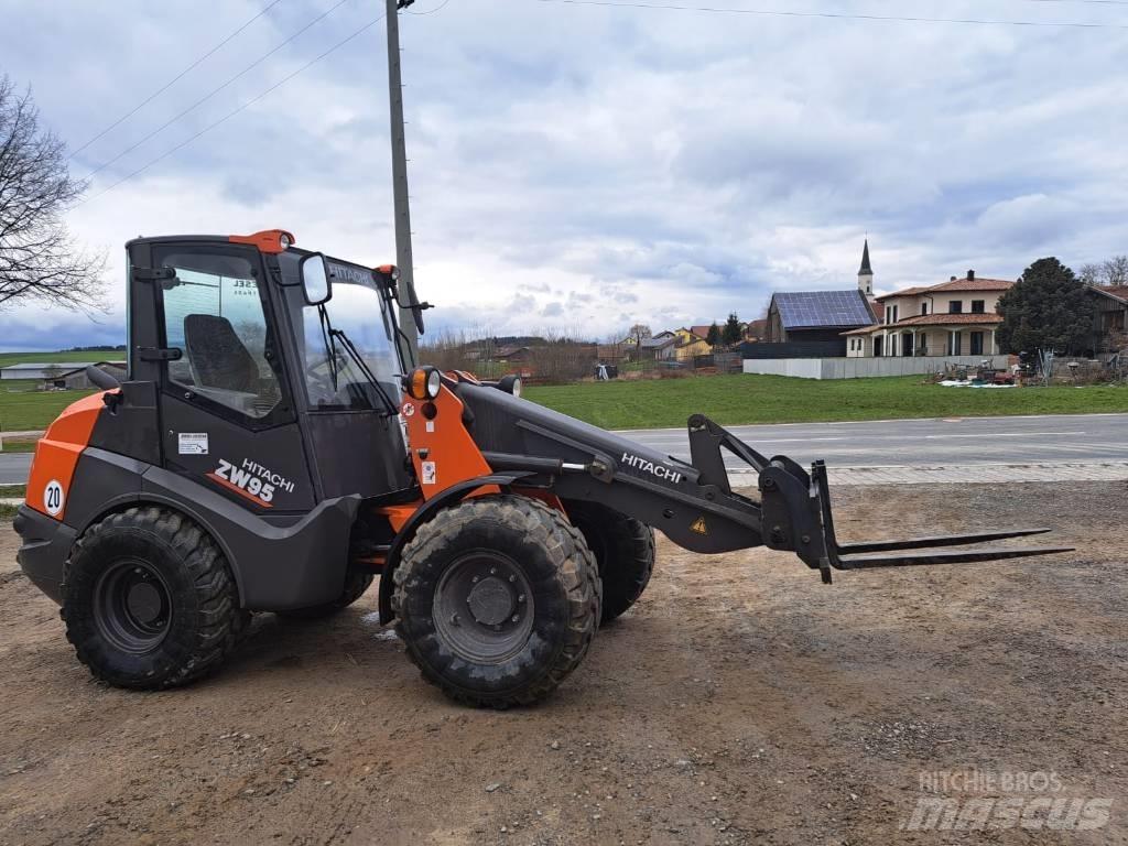Hitachi ZW 95-6 Колесни товарачи