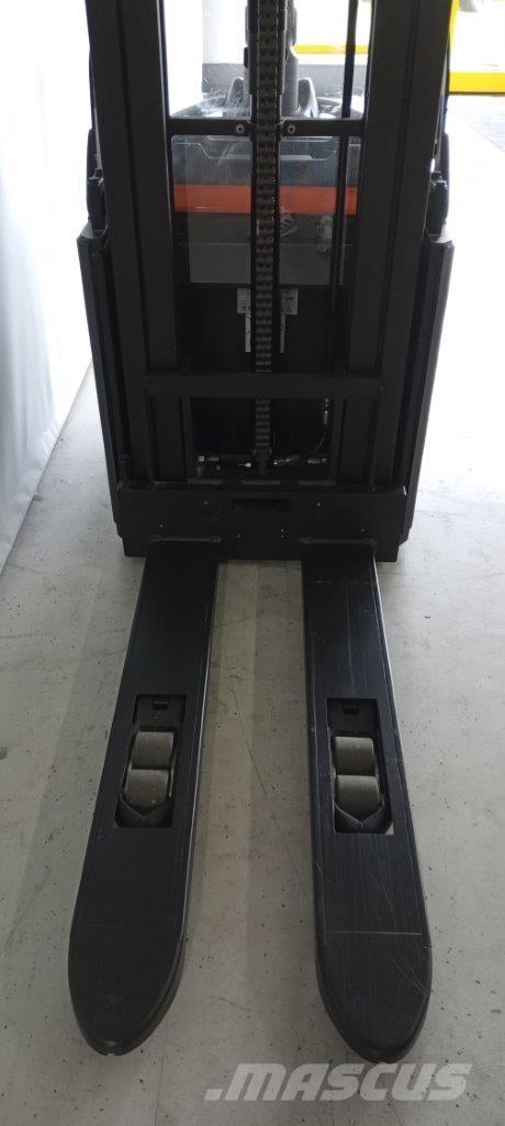 Toyota SPE160L Самоходни товарачи