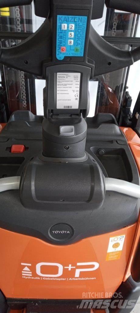 Toyota SPE160L Колички високоповдигачи с теглич