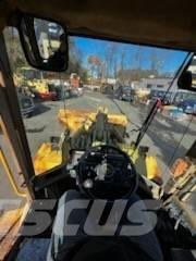 CAT Loader Колесни товарачи