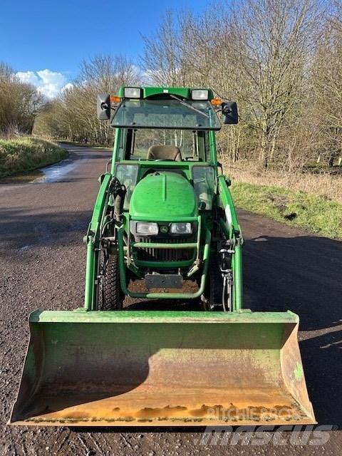 John Deere 2720 Компактни трактори