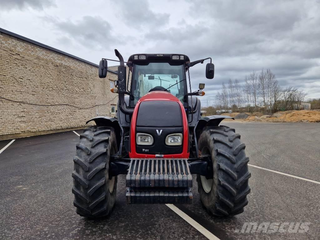 Valtra T 191 Advance Трактори