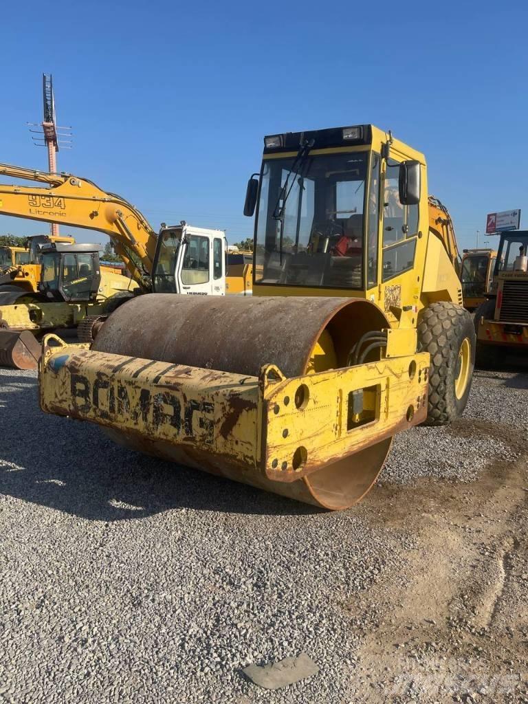 Bomag BW 213 D-3 Еднобарабанни ролки
