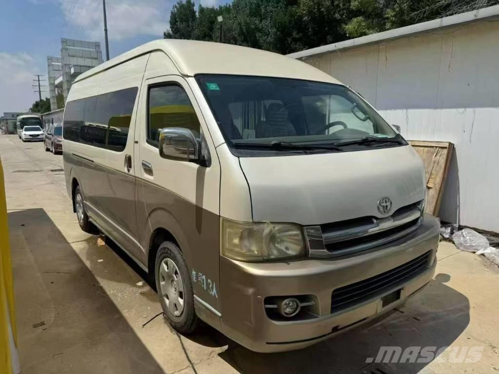 Toyota Hiace Мини бусове