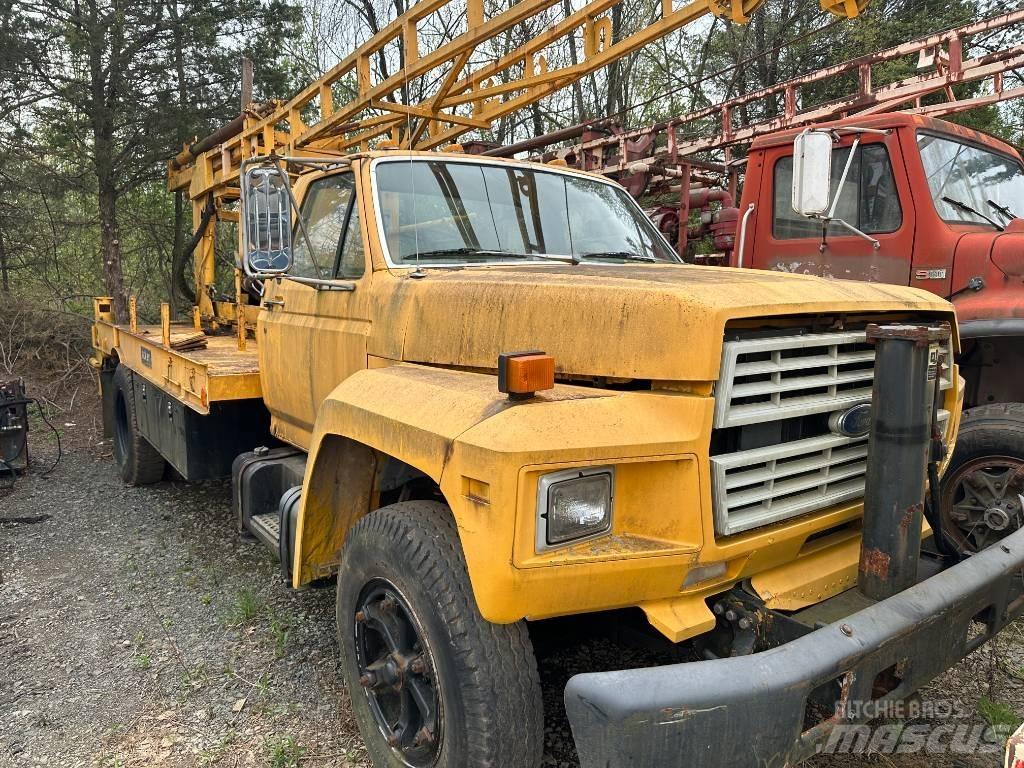 Ford F 700 Бордови