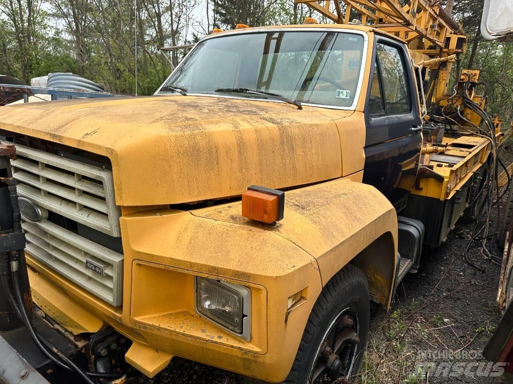 Ford F 700 Бордови