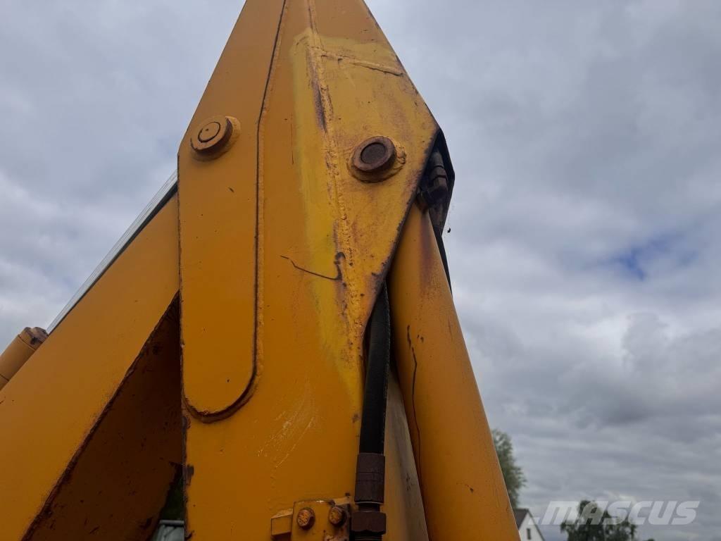 Komatsu WB 97 R-5EO Товарач със заден ексватор