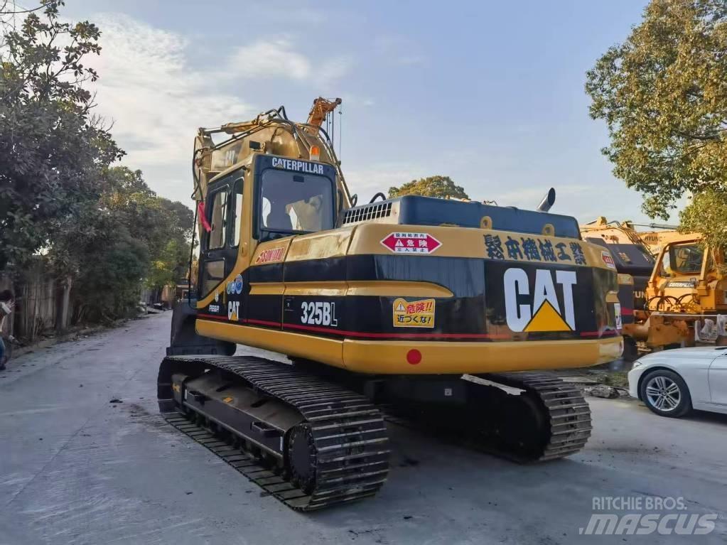CAT CAT325B Оператори на отпадъци/индустрия
