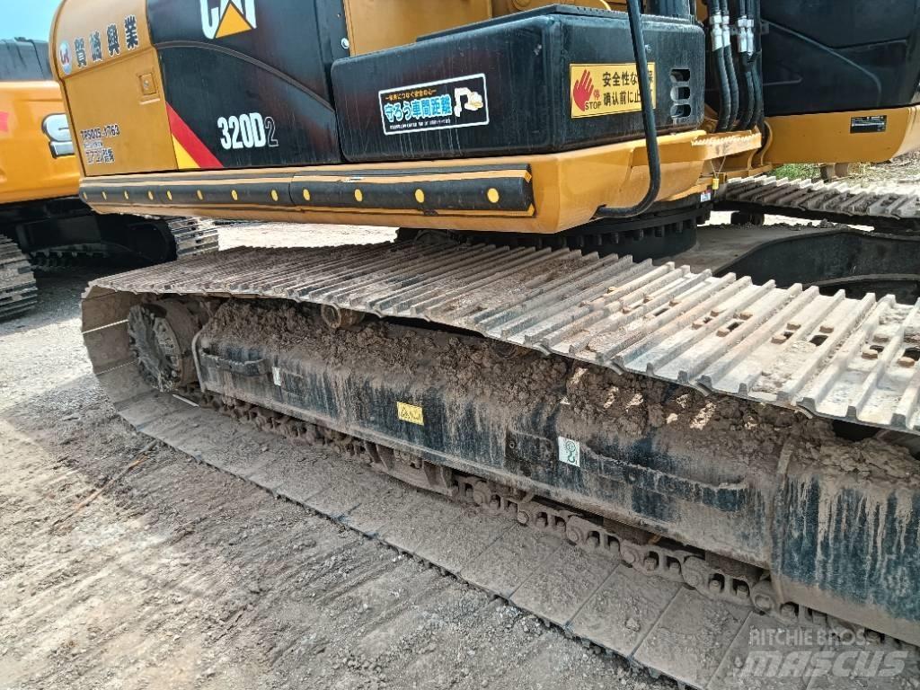 CAT 320D2 Средни екскаватори 7т - 12т