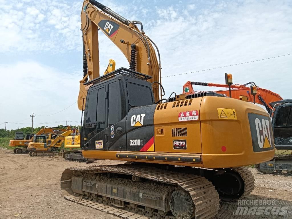 CAT 320D2 Средни екскаватори 7т - 12т