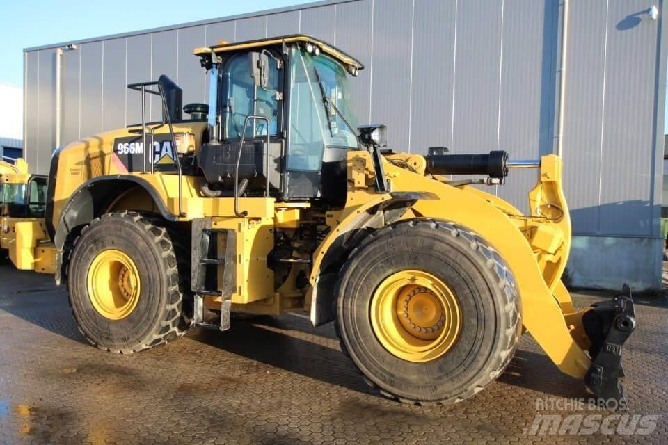 CAT 966M Колесни товарачи