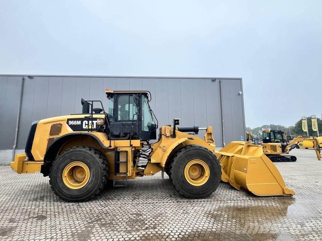 CAT 966M Колесни товарачи