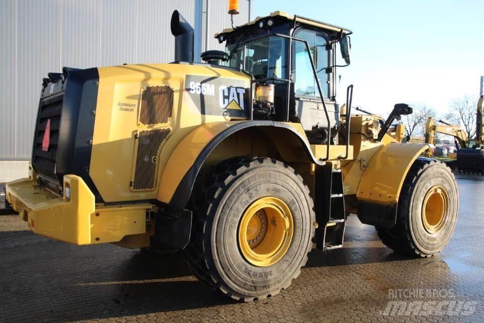 CAT 966M Колесни товарачи