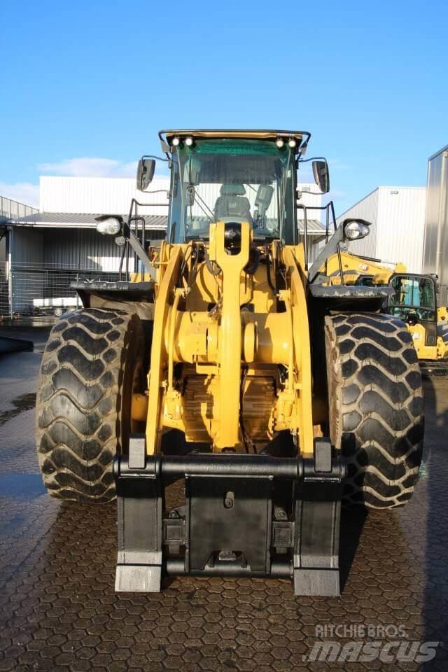 CAT 966M Колесни товарачи