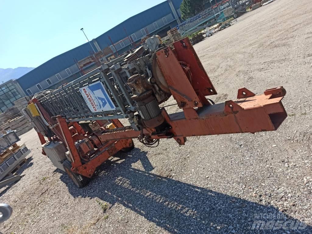 Fari E300 Самоповдигащи кранове