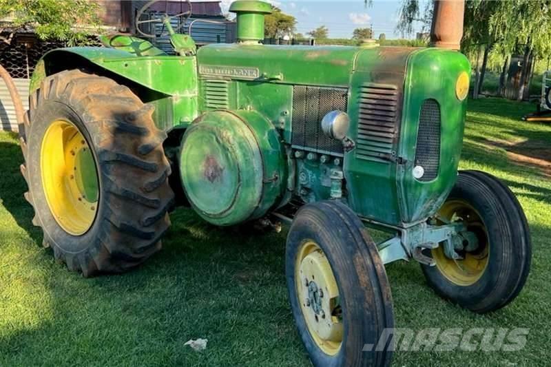 John Deere Lance Трактори