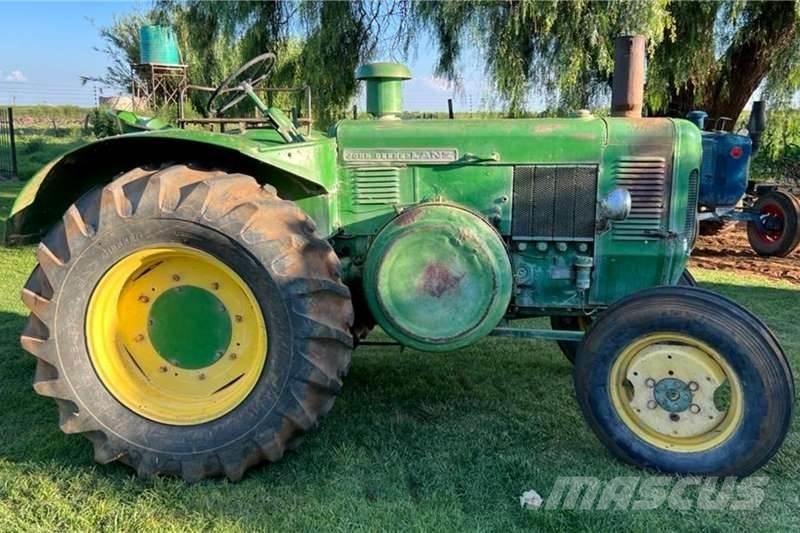 John Deere Lance Трактори