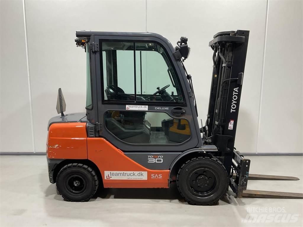 Toyota 52-8FDF30 Дизелови камиони