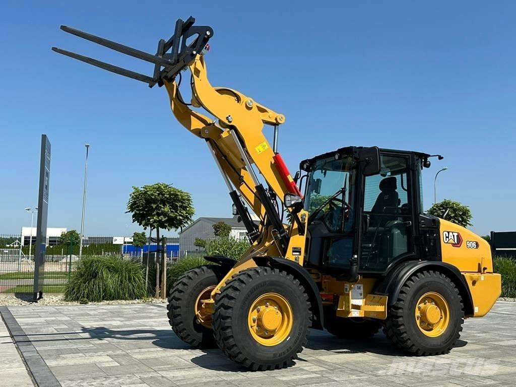 CAT 906 Колесни товарачи