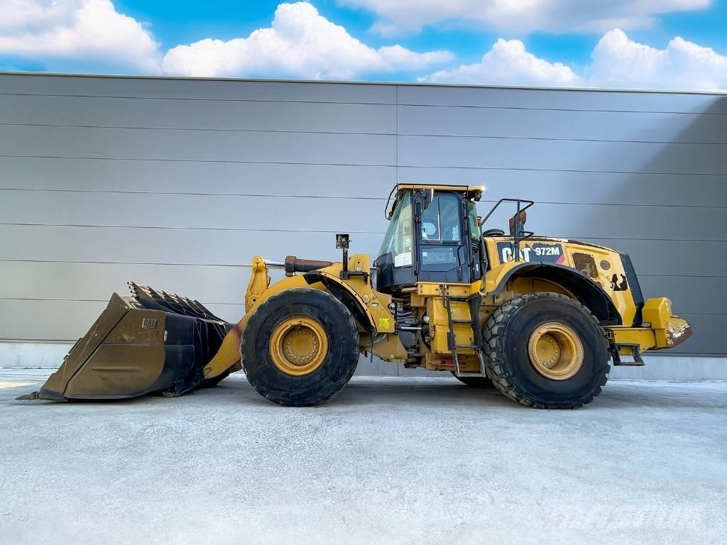 CAT 972M Колесни товарачи