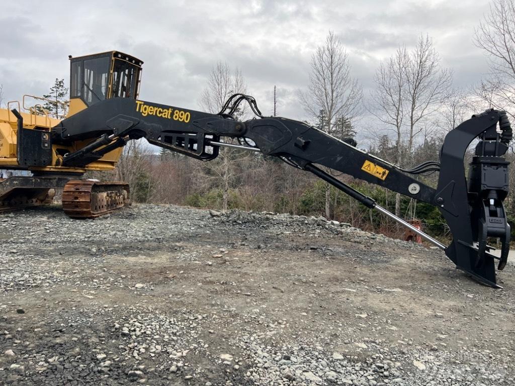 Tigercat 890 Товарачи с наклонена стрела
