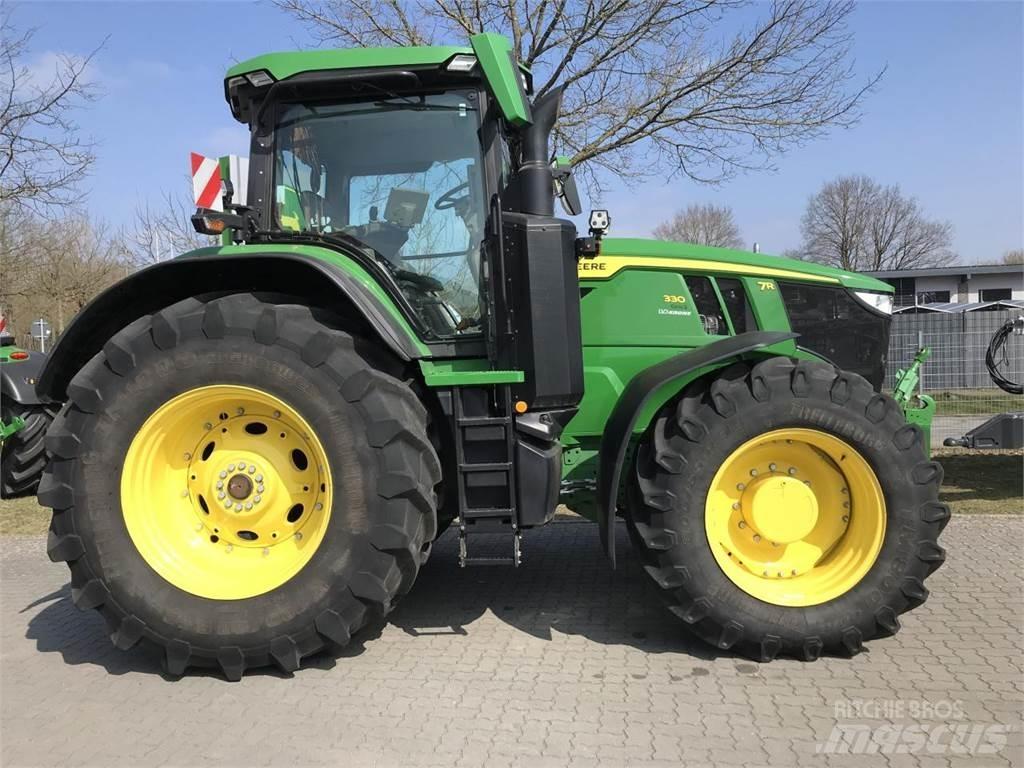 John Deere 7R 330 Трактори