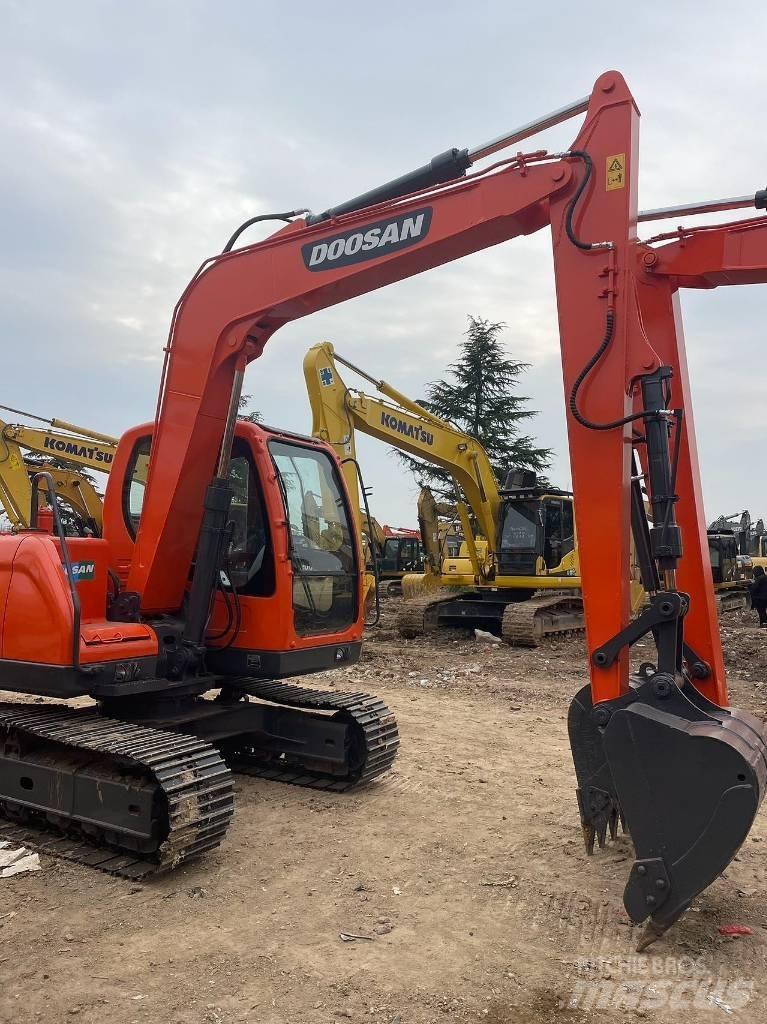 Doosan DX80 Средни екскаватори 7т - 12т