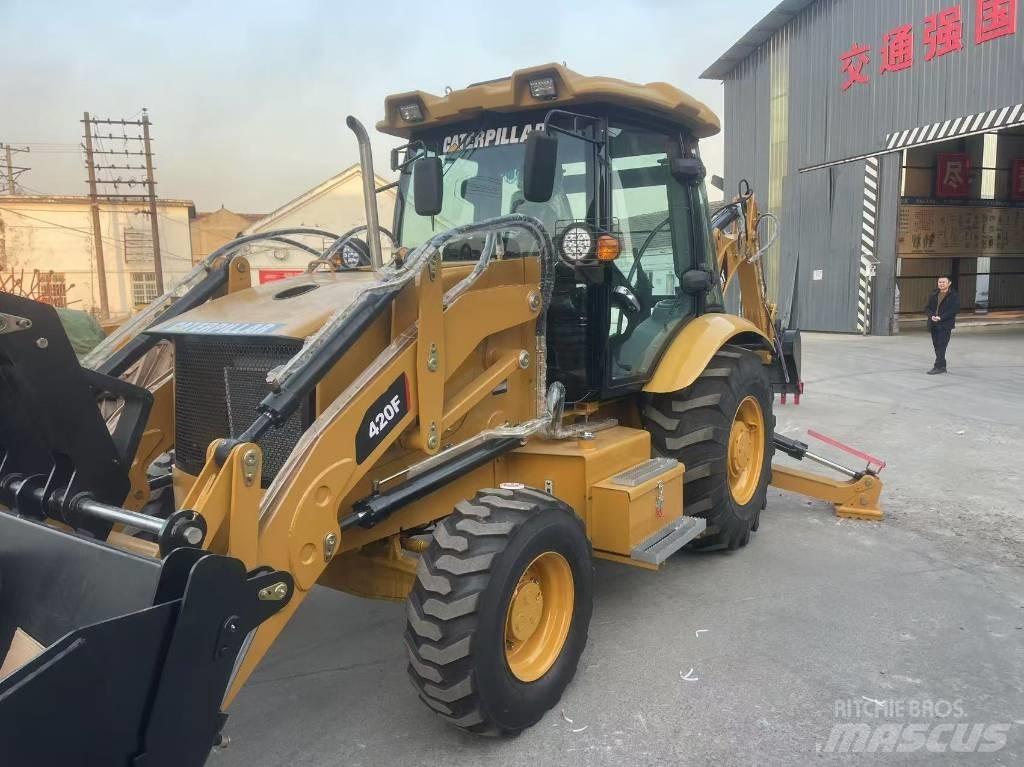 CAT CAT420F Колесни товарачи