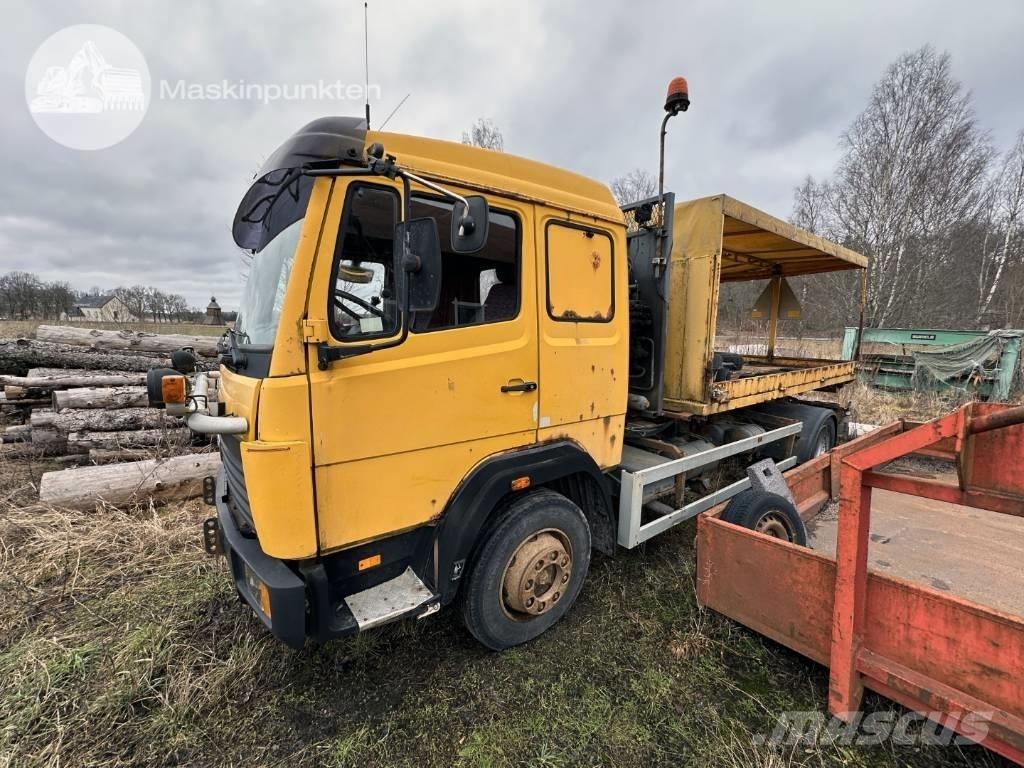 Mercedes-Benz 1117 L Камиони с кран с кука
