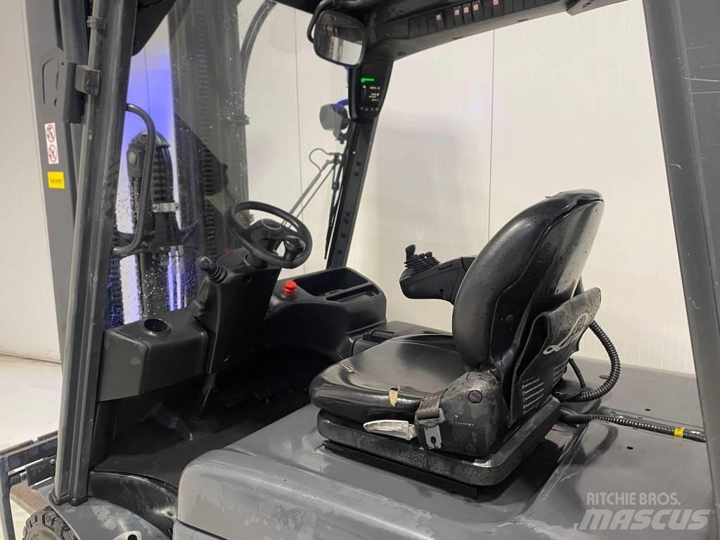 Linde E30L-01 Електрически вилични кари-повдигачи