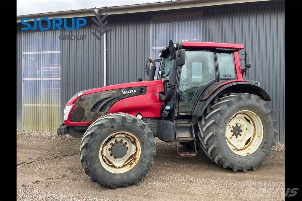 Valtra T153 Трактори
