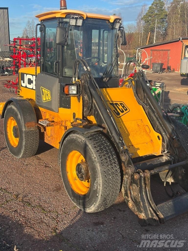 JCB 411 HT Колесни товарачи