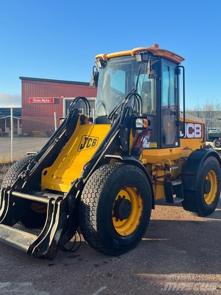 JCB 411 HT Колесни товарачи
