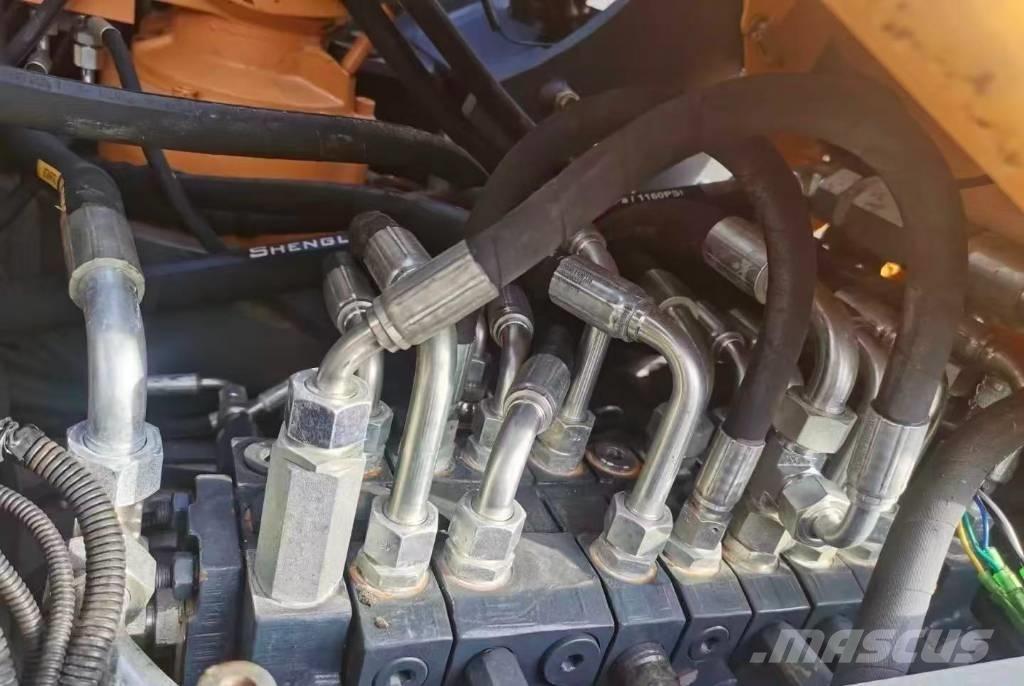  新源 75 Колесни екскаватори