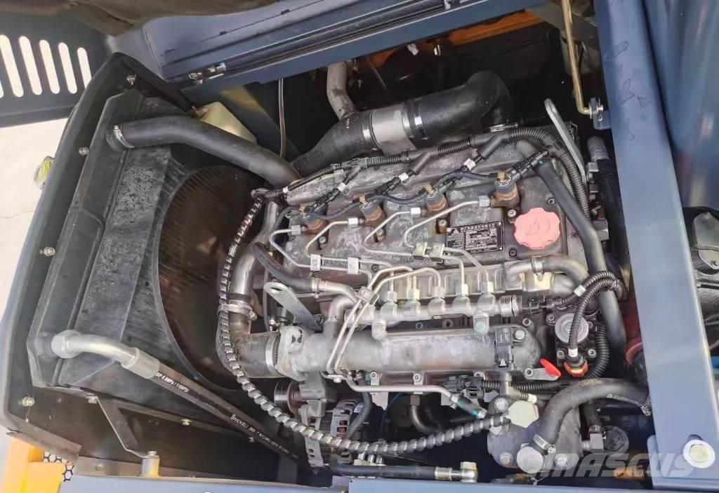  新源 75 Колесни екскаватори