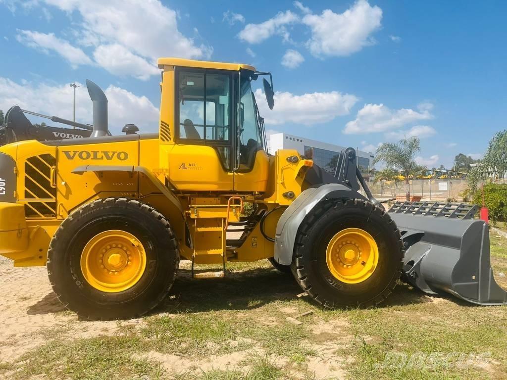 Volvo L 90 F Колесни товарачи