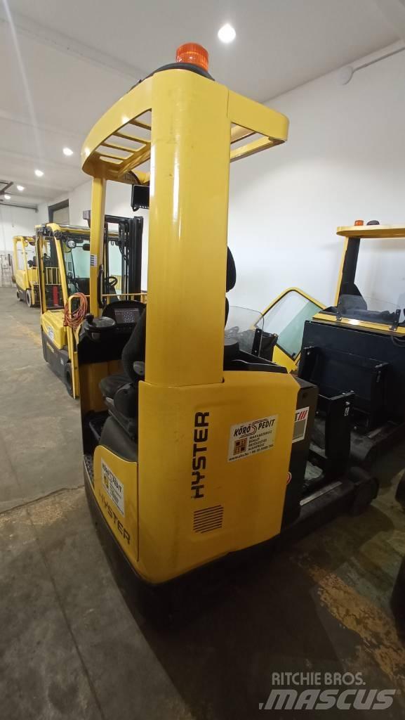 Hyster R 1.6 Ретрак/ Високоповдигач с изместване на вилката напред